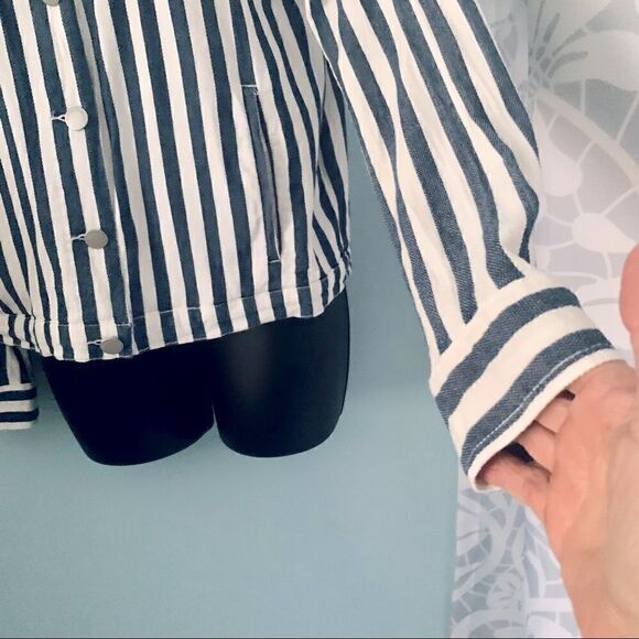 Vince Camuto Boardwalk Blue & White Stripe Crop Jacket Size Small - Picture 8 of 15